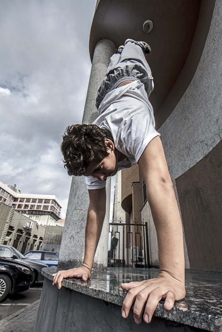 Parkour Com Reasons You Should Do Handstands Every Day